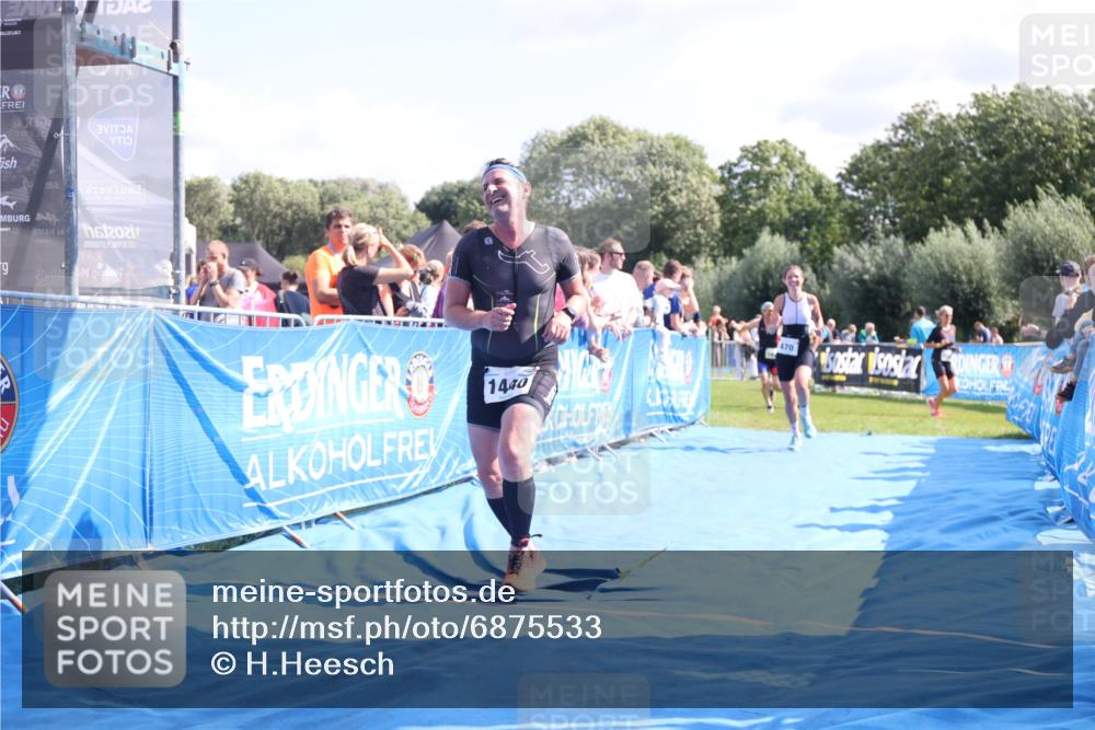 25.08.2024 - Elbe Triathlon Hamburg H.Heesch http://msf.ph/oto/6875533 25.08.2024 11:40:59 Ziel 375, 470, 1422, 1440 meine-sportfotos.de