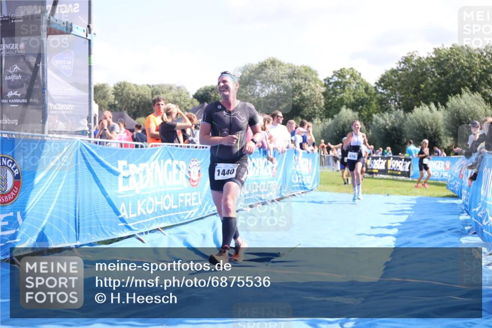 25.08.2024 - Elbe Triathlon Hamburg H.Heesch http://msf.ph/oto/6875536 25.08.2024 11:40:59 Ziel 375, 470, 1422, 1440 meine-sportfotos.de
