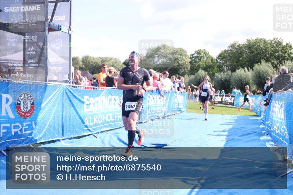 25.08.2024 - Elbe Triathlon Hamburg H.Heesch http://msf.ph/oto/6875540 25.08.2024 11:40:59 Ziel 375, 470, 1422, 1440 meine-sportfotos.de