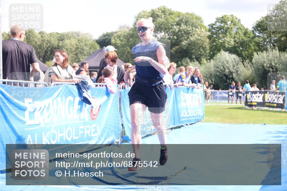 25.08.2024 - Elbe Triathlon Hamburg H.Heesch http://msf.ph/oto/6875542 25.08.2024 12:04:33 Ziel 1486 meine-sportfotos.de