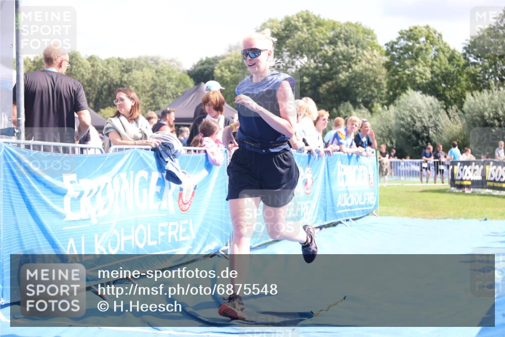 25.08.2024 - Elbe Triathlon Hamburg H.Heesch http://msf.ph/oto/6875548 25.08.2024 12:04:33 Ziel 1486 meine-sportfotos.de