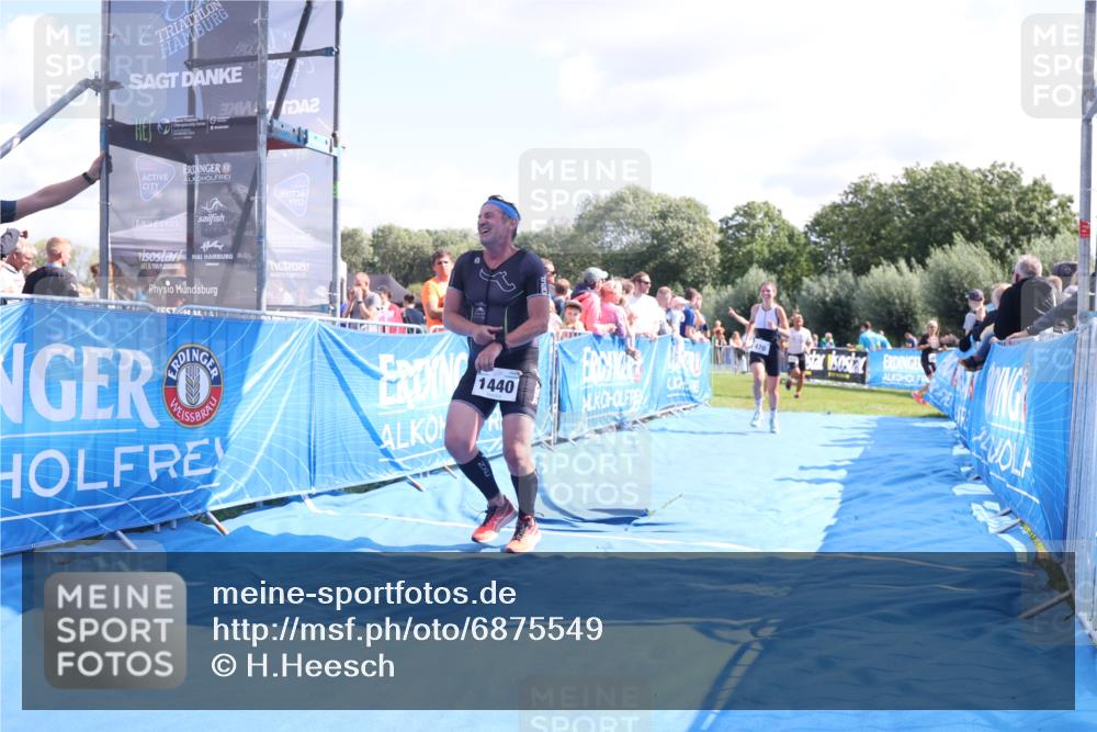 25.08.2024 - Elbe Triathlon Hamburg H.Heesch http://msf.ph/oto/6875549 25.08.2024 11:40:59 Ziel 375, 470, 1422, 1440 meine-sportfotos.de