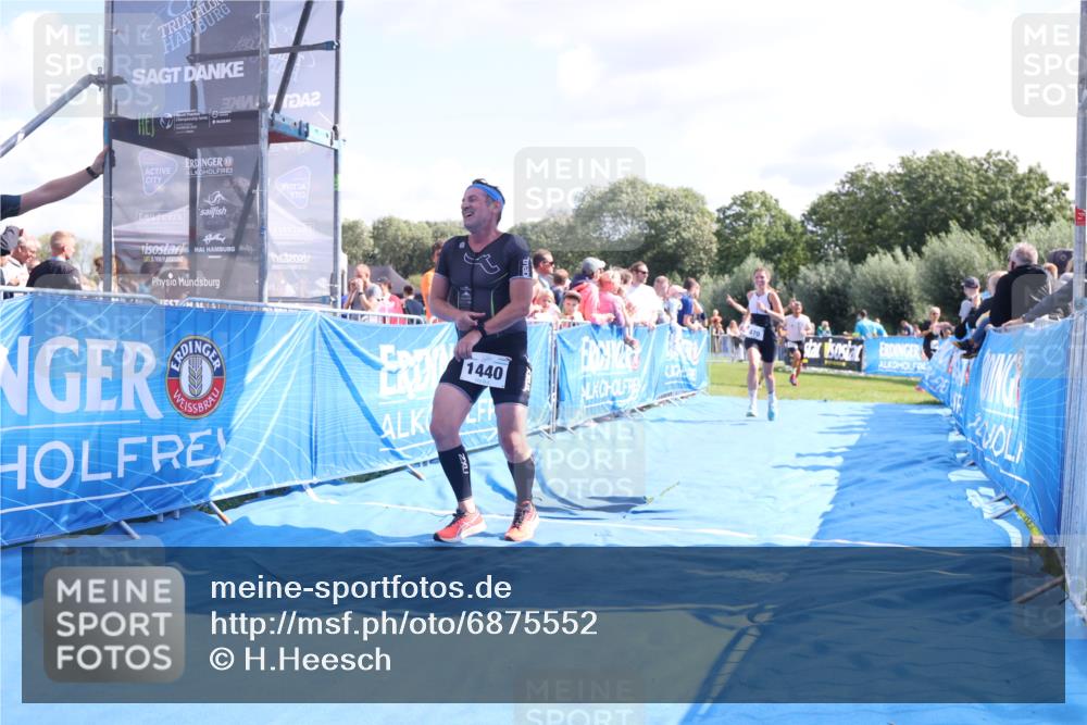 25.08.2024 - Elbe Triathlon Hamburg H.Heesch http://msf.ph/oto/6875552 25.08.2024 11:40:59 Ziel 375, 470, 1422, 1440 meine-sportfotos.de