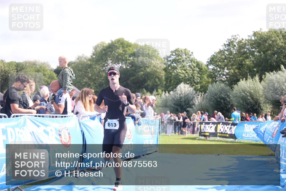 25.08.2024 - Elbe Triathlon Hamburg H.Heesch http://msf.ph/oto/6875563 25.08.2024 11:15:28 Ziel 613, 629 meine-sportfotos.de