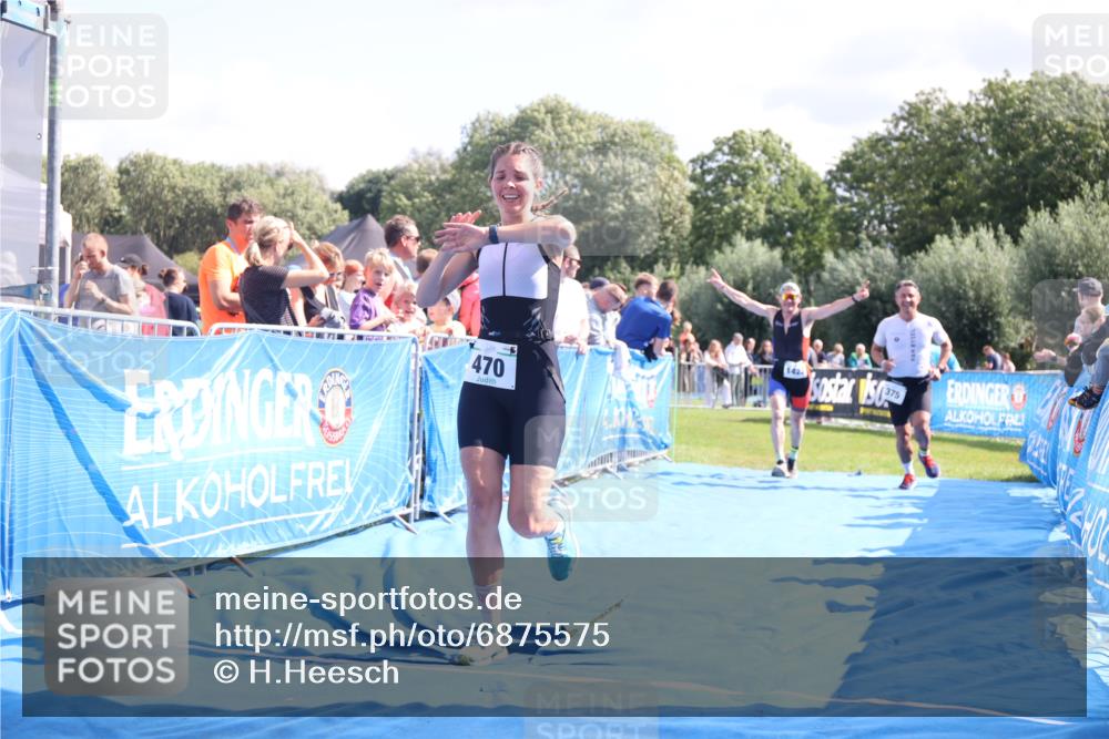 25.08.2024 - Elbe Triathlon Hamburg H.Heesch http://msf.ph/oto/6875575 25.08.2024 11:41:01 Ziel 375, 470, 1422, 1440 meine-sportfotos.de