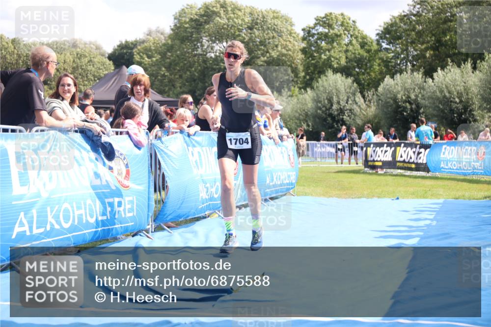 25.08.2024 - Elbe Triathlon Hamburg H.Heesch http://msf.ph/oto/6875588 25.08.2024 12:04:43 Ziel 495, 1704 meine-sportfotos.de