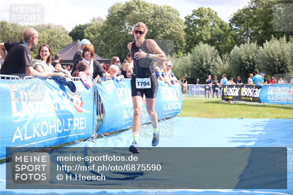 25.08.2024 - Elbe Triathlon Hamburg H.Heesch http://msf.ph/oto/6875590 25.08.2024 12:04:44 Ziel 495, 1704 meine-sportfotos.de