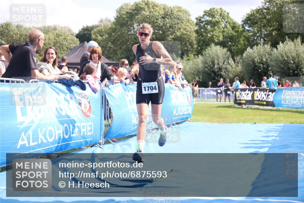 25.08.2024 - Elbe Triathlon Hamburg H.Heesch http://msf.ph/oto/6875593 25.08.2024 12:04:44 Ziel 495, 1704 meine-sportfotos.de