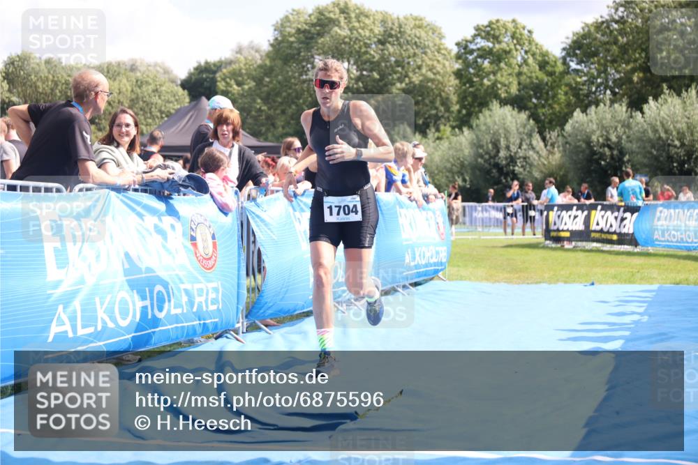25.08.2024 - Elbe Triathlon Hamburg H.Heesch http://msf.ph/oto/6875596 25.08.2024 12:04:44 Ziel 495, 1704 meine-sportfotos.de
