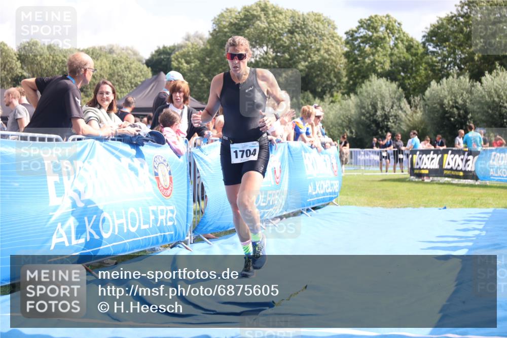 25.08.2024 - Elbe Triathlon Hamburg H.Heesch http://msf.ph/oto/6875605 25.08.2024 12:04:44 Ziel 495, 1704 meine-sportfotos.de