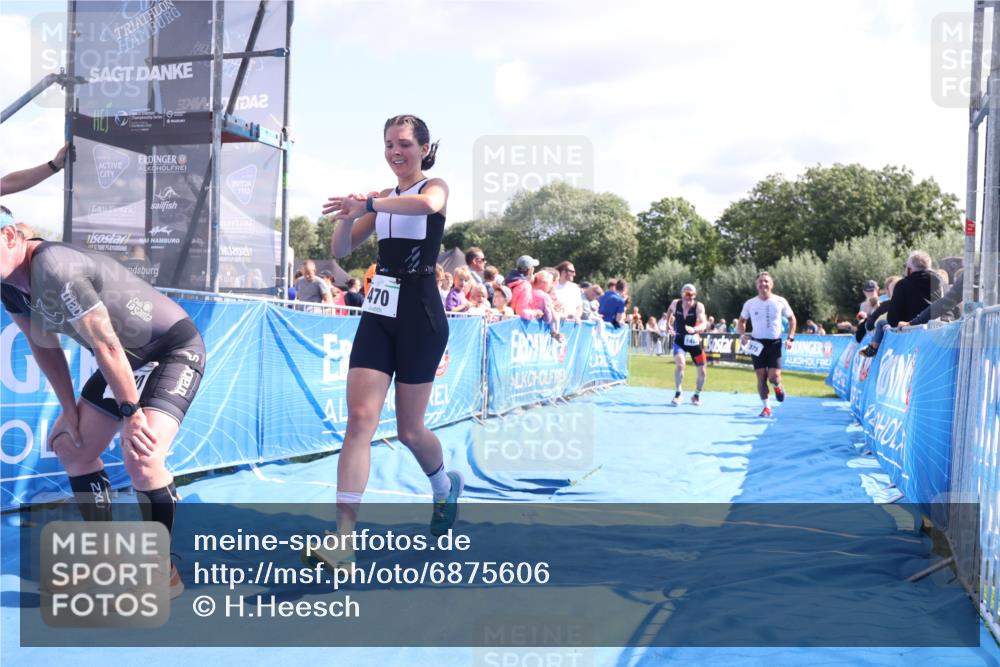 25.08.2024 - Elbe Triathlon Hamburg H.Heesch http://msf.ph/oto/6875606 25.08.2024 11:41:01 Ziel 375, 470, 1422, 1440 meine-sportfotos.de