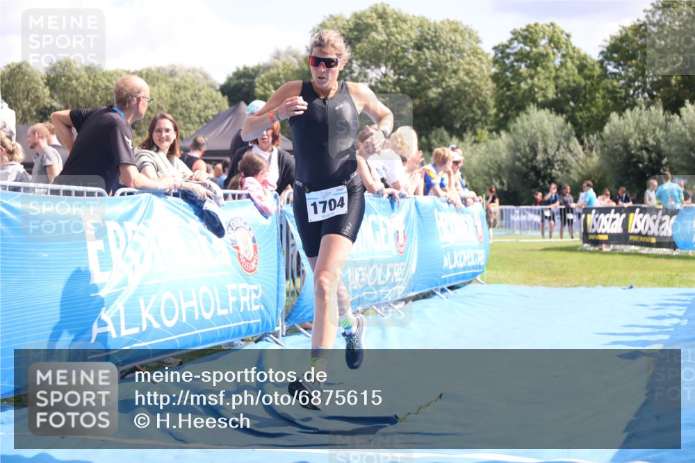 25.08.2024 - Elbe Triathlon Hamburg H.Heesch http://msf.ph/oto/6875615 25.08.2024 12:04:44 Ziel 495, 1704 meine-sportfotos.de