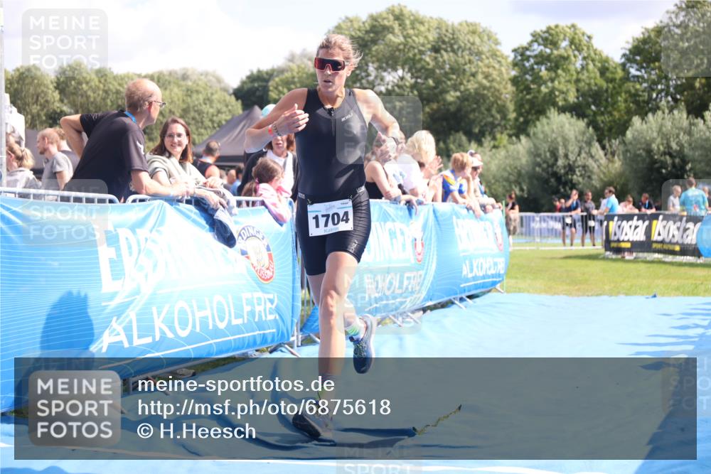 25.08.2024 - Elbe Triathlon Hamburg H.Heesch http://msf.ph/oto/6875618 25.08.2024 12:04:44 Ziel 495, 1704 meine-sportfotos.de