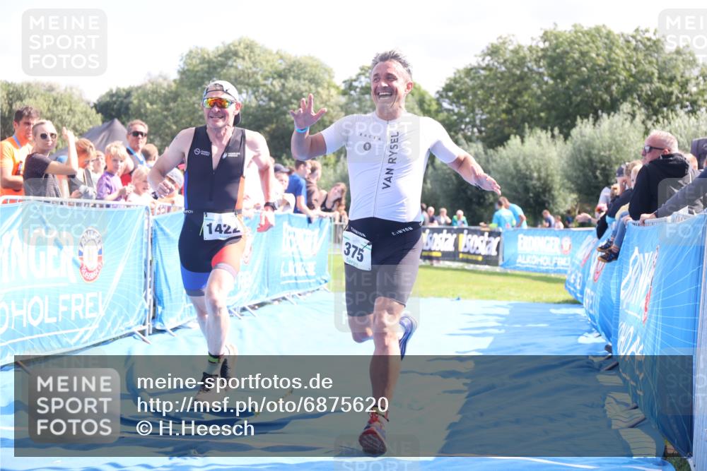 25.08.2024 - Elbe Triathlon Hamburg H.Heesch http://msf.ph/oto/6875620 25.08.2024 11:41:03 Ziel 375, 470, 1422, 1440 meine-sportfotos.de