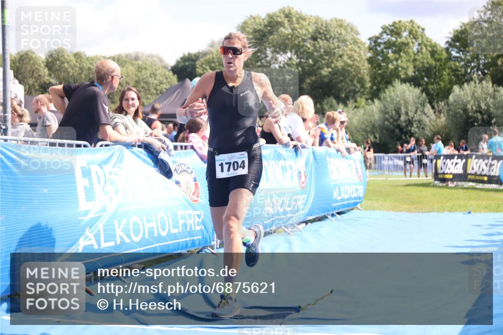 25.08.2024 - Elbe Triathlon Hamburg H.Heesch http://msf.ph/oto/6875621 25.08.2024 12:04:44 Ziel 495, 1704 meine-sportfotos.de