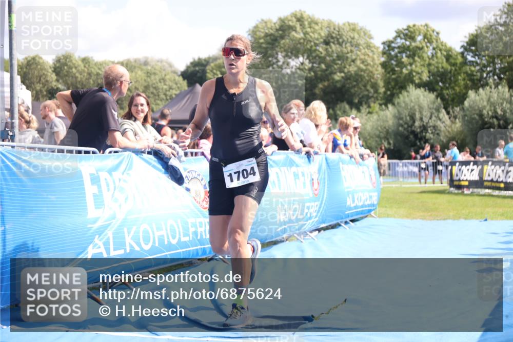 25.08.2024 - Elbe Triathlon Hamburg H.Heesch http://msf.ph/oto/6875624 25.08.2024 12:04:44 Ziel 495, 1704 meine-sportfotos.de