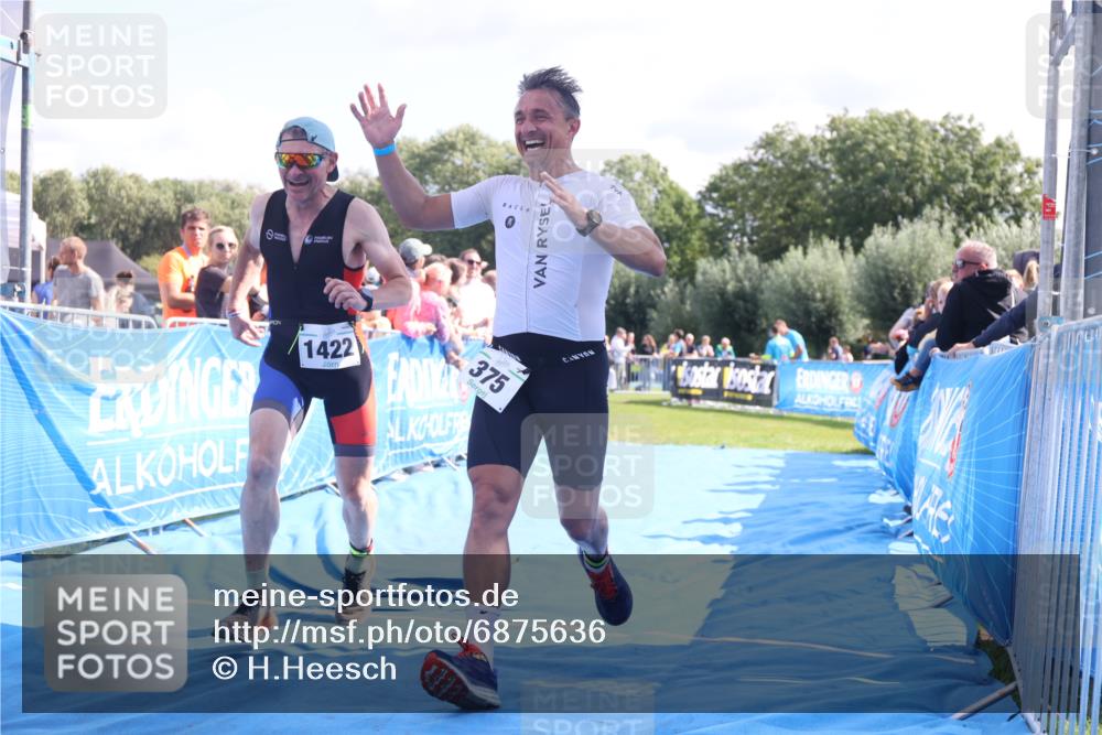 25.08.2024 - Elbe Triathlon Hamburg H.Heesch http://msf.ph/oto/6875636 25.08.2024 11:41:03 Ziel 375, 470, 1422, 1440 meine-sportfotos.de