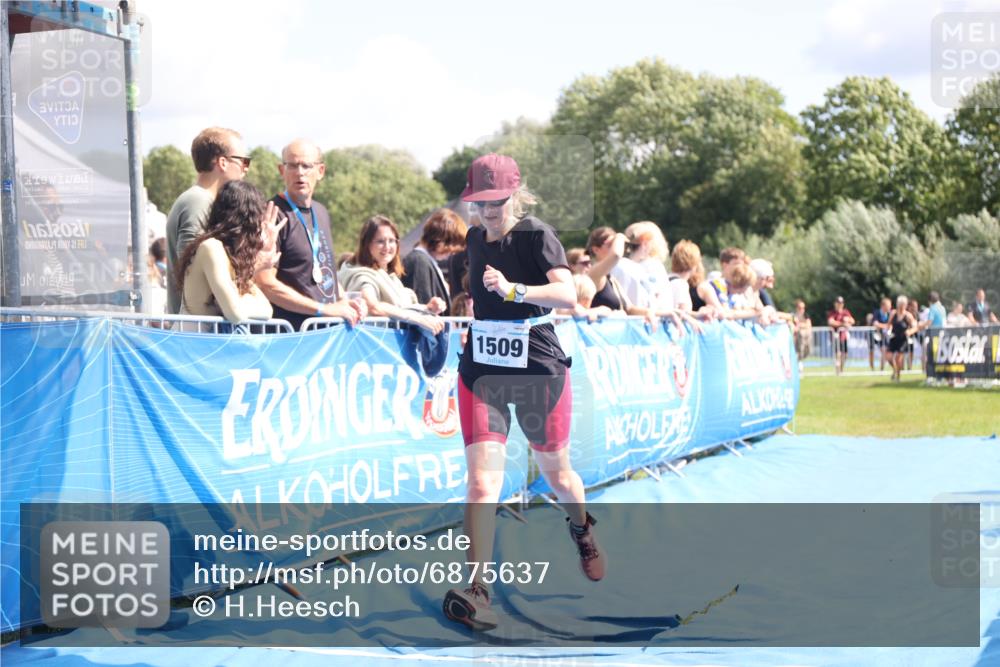 25.08.2024 - Elbe Triathlon Hamburg H.Heesch http://msf.ph/oto/6875637 25.08.2024 12:05:11 Ziel 1509, 1596 meine-sportfotos.de