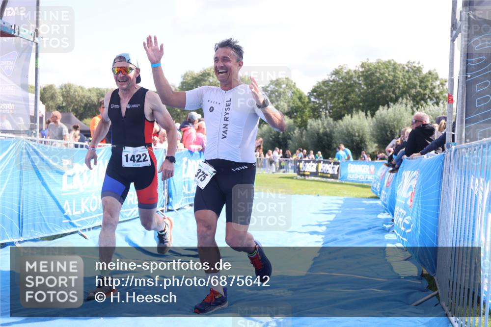 25.08.2024 - Elbe Triathlon Hamburg H.Heesch http://msf.ph/oto/6875642 25.08.2024 11:41:03 Ziel 375, 470, 1422, 1440 meine-sportfotos.de