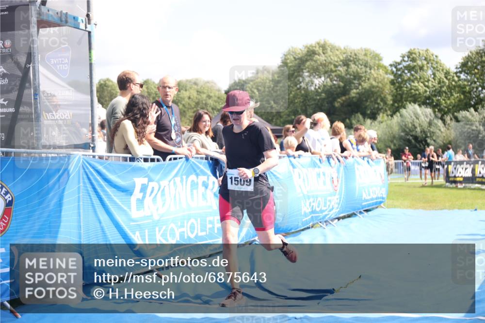 25.08.2024 - Elbe Triathlon Hamburg H.Heesch http://msf.ph/oto/6875643 25.08.2024 12:05:11 Ziel 1509, 1596 meine-sportfotos.de