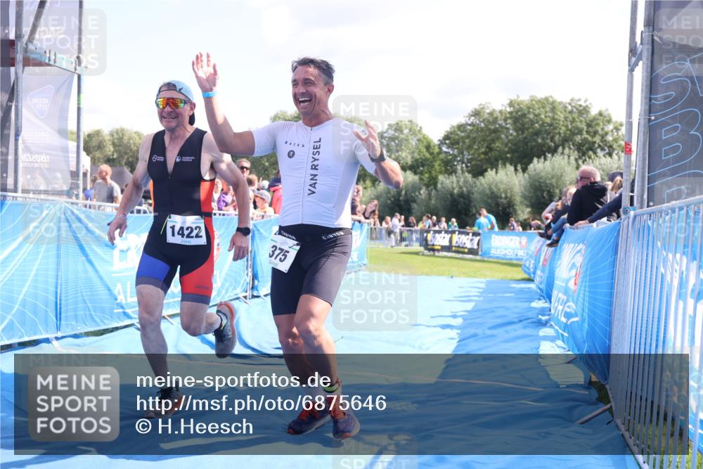 25.08.2024 - Elbe Triathlon Hamburg H.Heesch http://msf.ph/oto/6875646 25.08.2024 11:41:03 Ziel 375, 470, 1422, 1440 meine-sportfotos.de