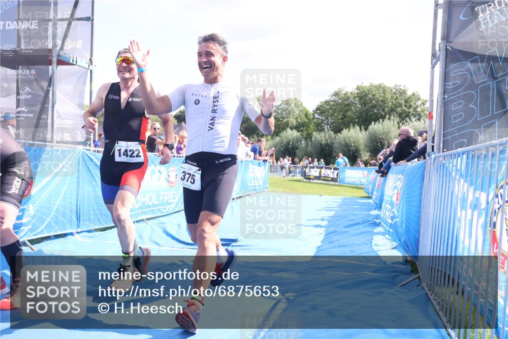 25.08.2024 - Elbe Triathlon Hamburg H.Heesch http://msf.ph/oto/6875653 25.08.2024 11:41:03 Ziel 375, 470, 1422, 1440 meine-sportfotos.de