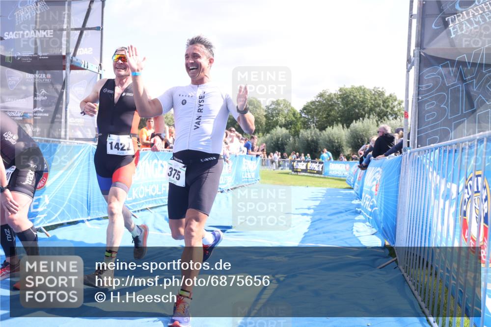25.08.2024 - Elbe Triathlon Hamburg H.Heesch http://msf.ph/oto/6875656 25.08.2024 11:41:03 Ziel 375, 470, 1422, 1440 meine-sportfotos.de