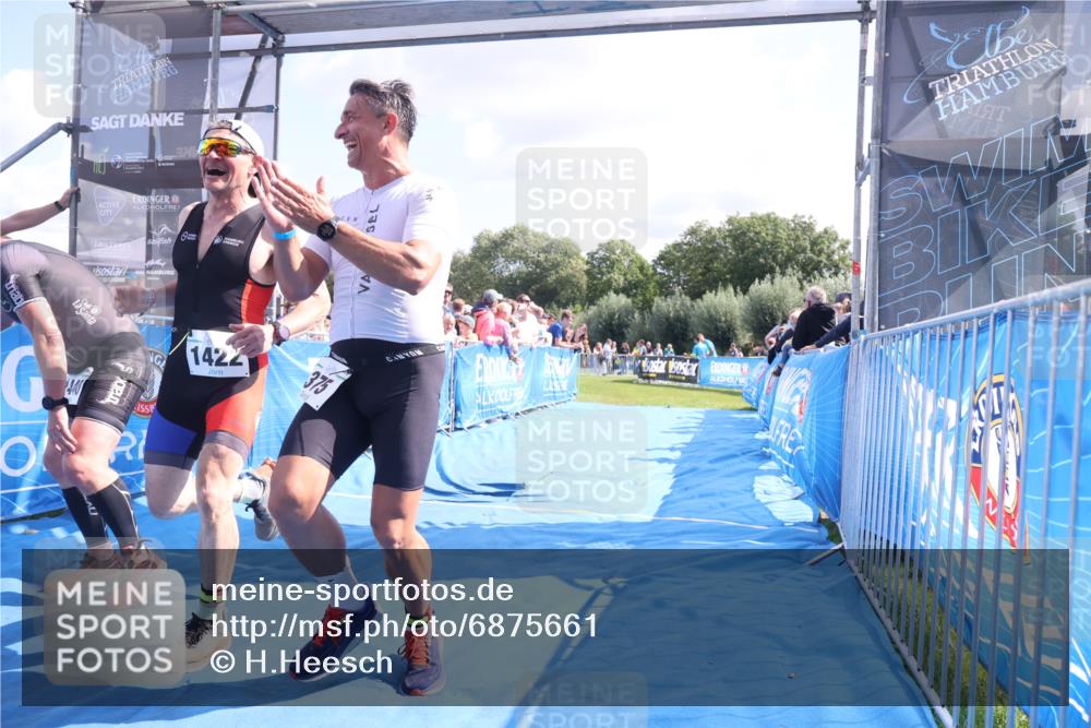 25.08.2024 - Elbe Triathlon Hamburg H.Heesch http://msf.ph/oto/6875661 25.08.2024 11:41:03 Ziel 375, 470, 1422, 1440 meine-sportfotos.de