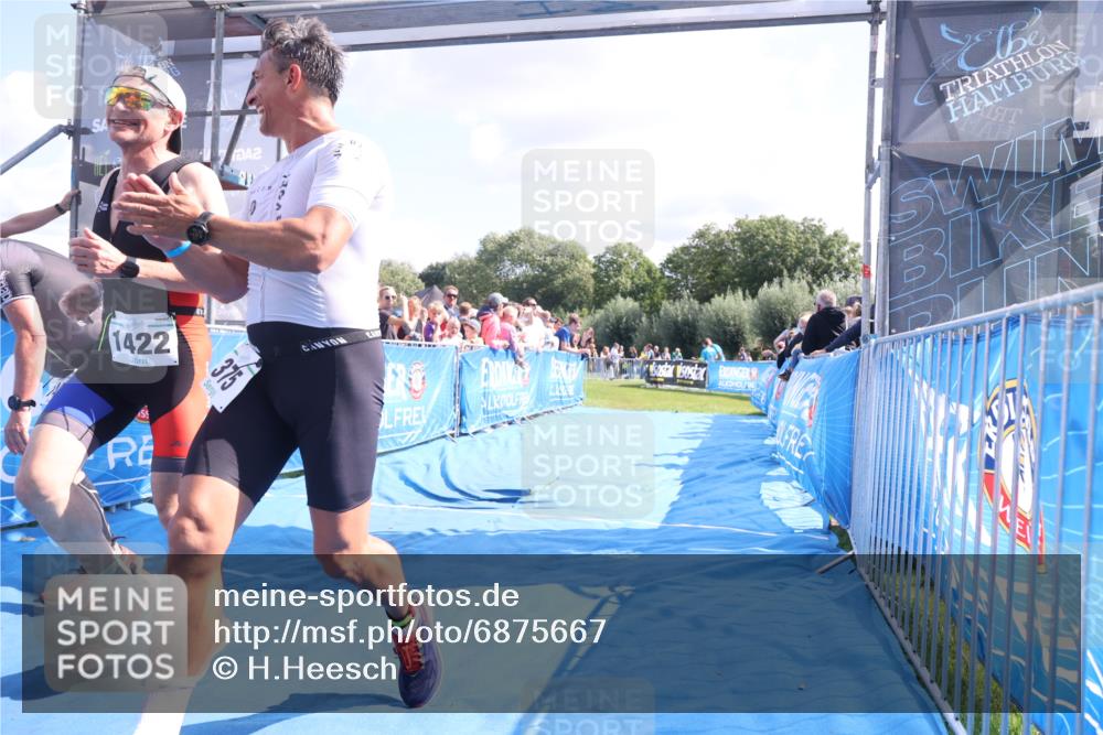 25.08.2024 - Elbe Triathlon Hamburg H.Heesch http://msf.ph/oto/6875667 25.08.2024 11:41:04 Ziel 375, 470, 1422, 1440 meine-sportfotos.de