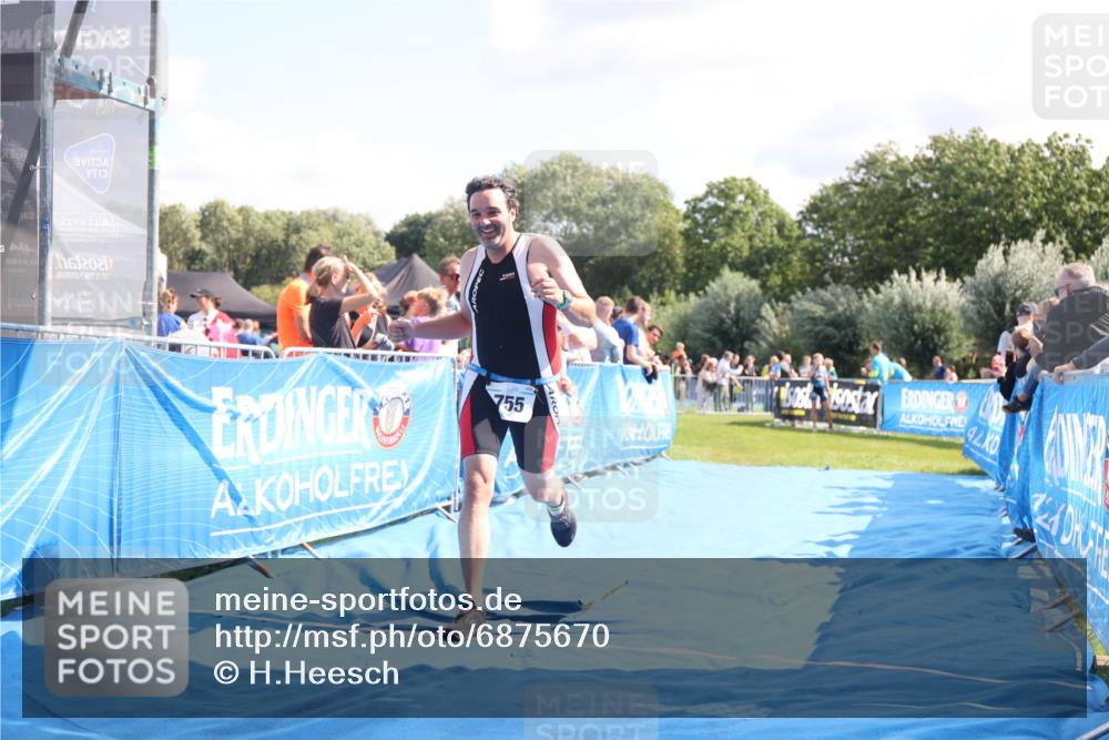 25.08.2024 - Elbe Triathlon Hamburg H.Heesch http://msf.ph/oto/6875670 25.08.2024 11:41:19 Ziel 755 meine-sportfotos.de