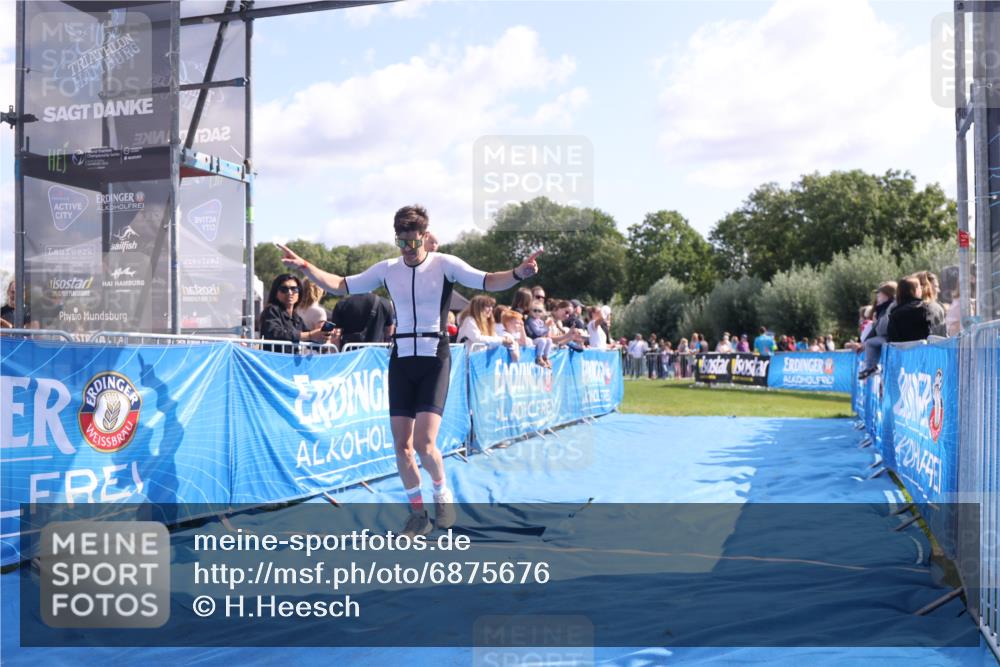 25.08.2024 - Elbe Triathlon Hamburg H.Heesch http://msf.ph/oto/6875676 25.08.2024 11:15:50 Ziel 618 meine-sportfotos.de