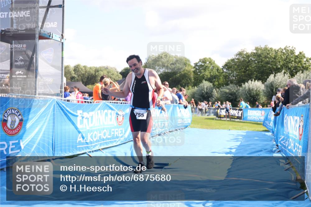 25.08.2024 - Elbe Triathlon Hamburg H.Heesch http://msf.ph/oto/6875680 25.08.2024 11:41:19 Ziel 755 meine-sportfotos.de