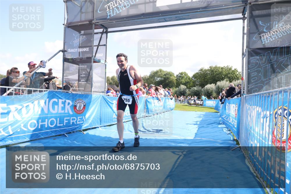 25.08.2024 - Elbe Triathlon Hamburg H.Heesch http://msf.ph/oto/6875703 25.08.2024 11:41:20 Ziel 755 meine-sportfotos.de