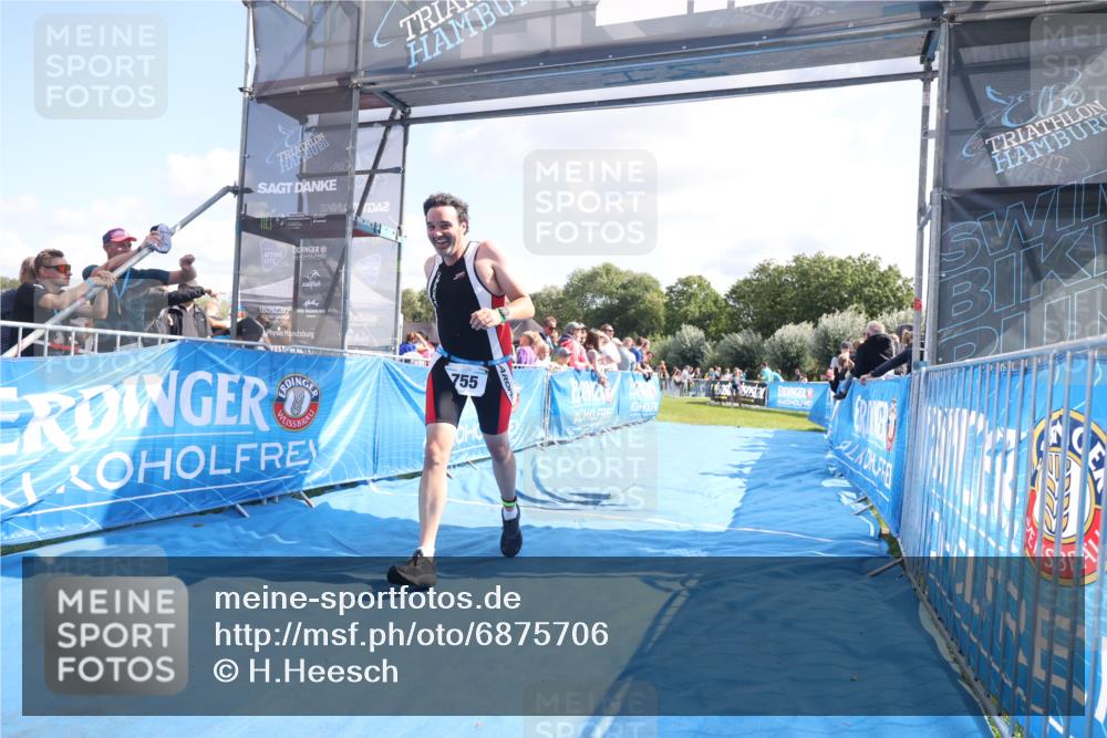 25.08.2024 - Elbe Triathlon Hamburg H.Heesch http://msf.ph/oto/6875706 25.08.2024 11:41:20 Ziel 755 meine-sportfotos.de