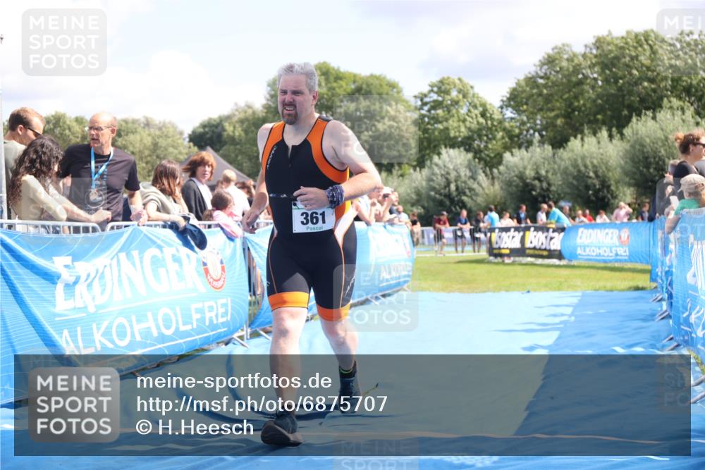 25.08.2024 - Elbe Triathlon Hamburg H.Heesch http://msf.ph/oto/6875707 25.08.2024 12:05:24 Ziel 361, 1596, 1603 meine-sportfotos.de