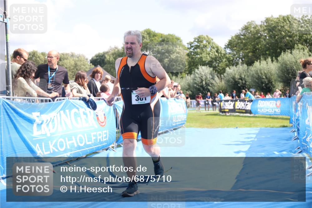 25.08.2024 - Elbe Triathlon Hamburg H.Heesch http://msf.ph/oto/6875710 25.08.2024 12:05:24 Ziel 361, 1596, 1603 meine-sportfotos.de