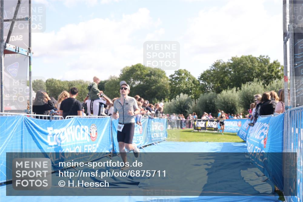 25.08.2024 - Elbe Triathlon Hamburg H.Heesch http://msf.ph/oto/6875711 25.08.2024 11:16:10 Ziel 206 meine-sportfotos.de