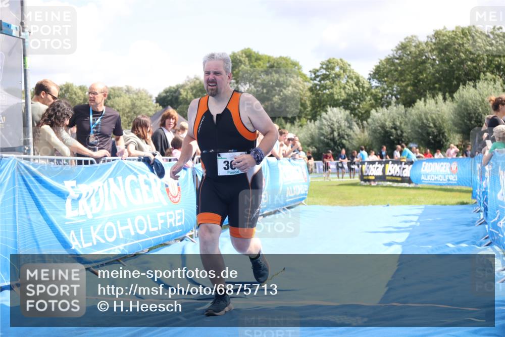 25.08.2024 - Elbe Triathlon Hamburg H.Heesch http://msf.ph/oto/6875713 25.08.2024 12:05:24 Ziel 361, 1596, 1603 meine-sportfotos.de