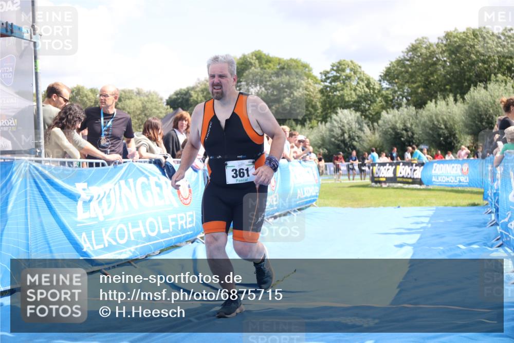 25.08.2024 - Elbe Triathlon Hamburg H.Heesch http://msf.ph/oto/6875715 25.08.2024 12:05:25 Ziel 361, 1596, 1603 meine-sportfotos.de