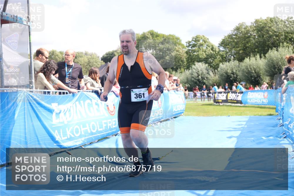 25.08.2024 - Elbe Triathlon Hamburg H.Heesch http://msf.ph/oto/6875719 25.08.2024 12:05:25 Ziel 361, 1596, 1603 meine-sportfotos.de