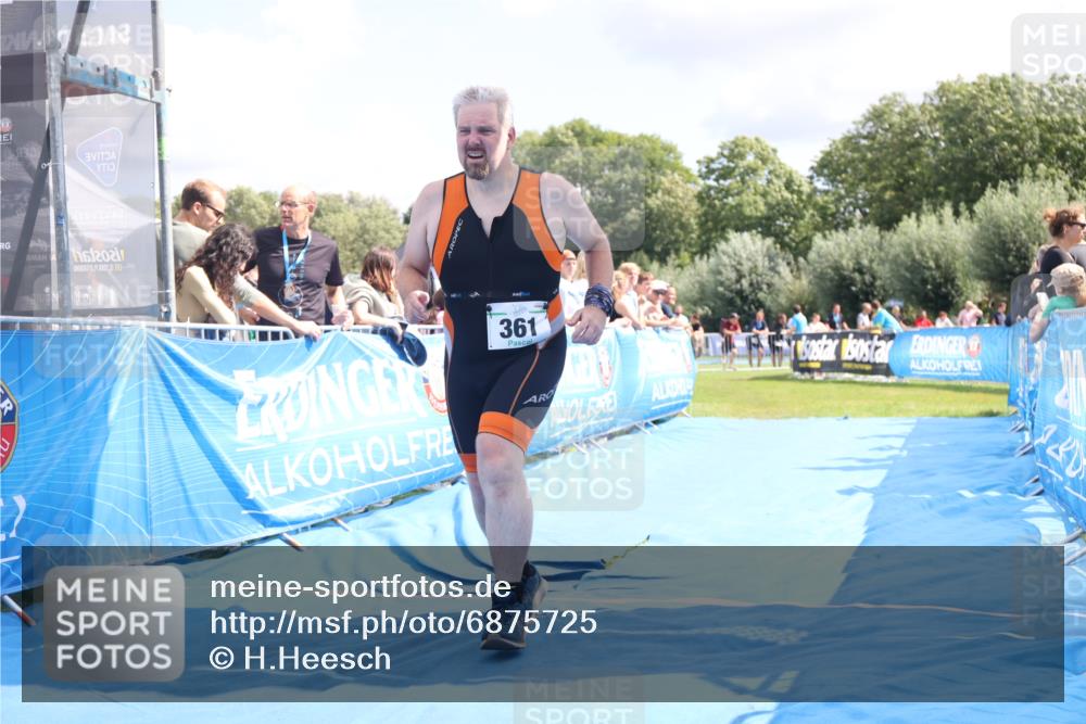 25.08.2024 - Elbe Triathlon Hamburg H.Heesch http://msf.ph/oto/6875725 25.08.2024 12:05:25 Ziel 361, 1596, 1603 meine-sportfotos.de