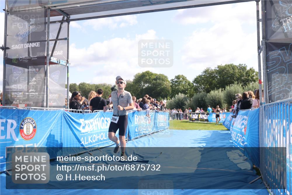 25.08.2024 - Elbe Triathlon Hamburg H.Heesch http://msf.ph/oto/6875732 25.08.2024 11:16:10 Ziel 206 meine-sportfotos.de