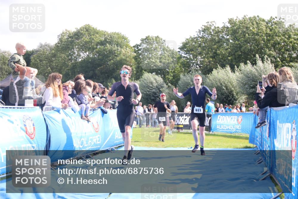 25.08.2024 - Elbe Triathlon Hamburg H.Heesch http://msf.ph/oto/6875736 25.08.2024 11:16:24 Ziel 607, 611, 693 meine-sportfotos.de