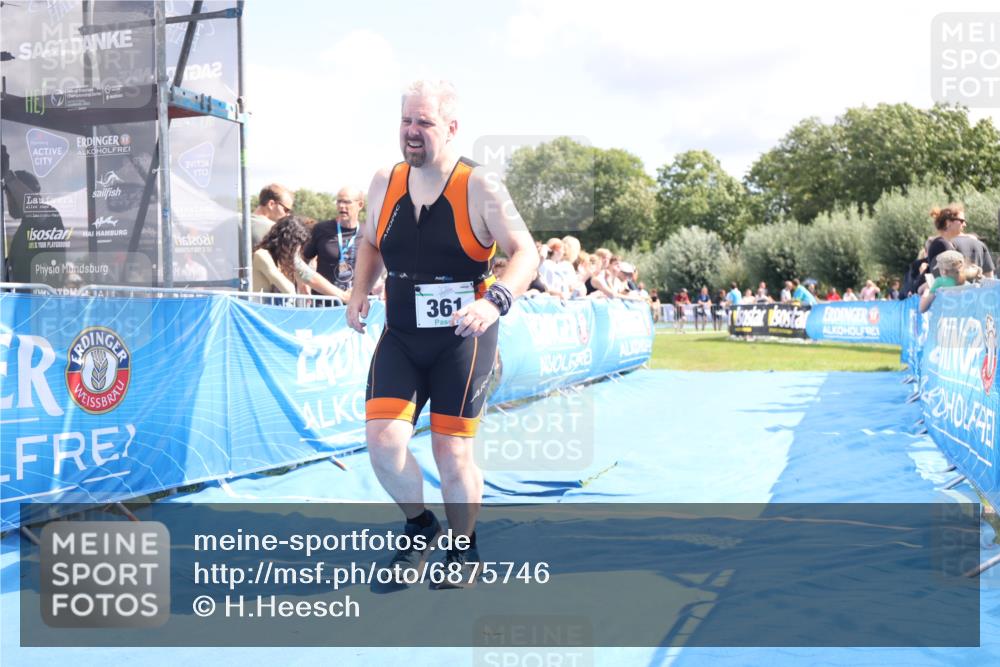 25.08.2024 - Elbe Triathlon Hamburg H.Heesch http://msf.ph/oto/6875746 25.08.2024 12:05:25 Ziel 361, 1596, 1603 meine-sportfotos.de