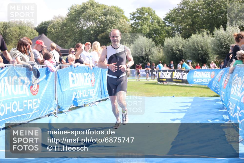 25.08.2024 - Elbe Triathlon Hamburg H.Heesch http://msf.ph/oto/6875747 25.08.2024 12:05:31 Ziel 361, 1603, 1719 meine-sportfotos.de