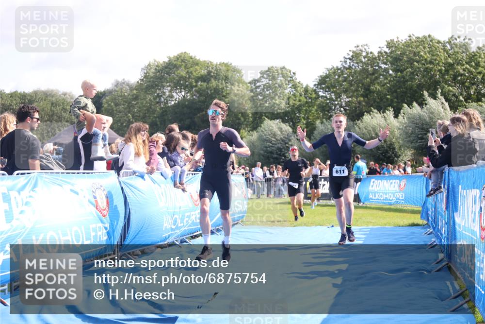 25.08.2024 - Elbe Triathlon Hamburg H.Heesch http://msf.ph/oto/6875754 25.08.2024 11:16:24 Ziel 607, 611, 693 meine-sportfotos.de
