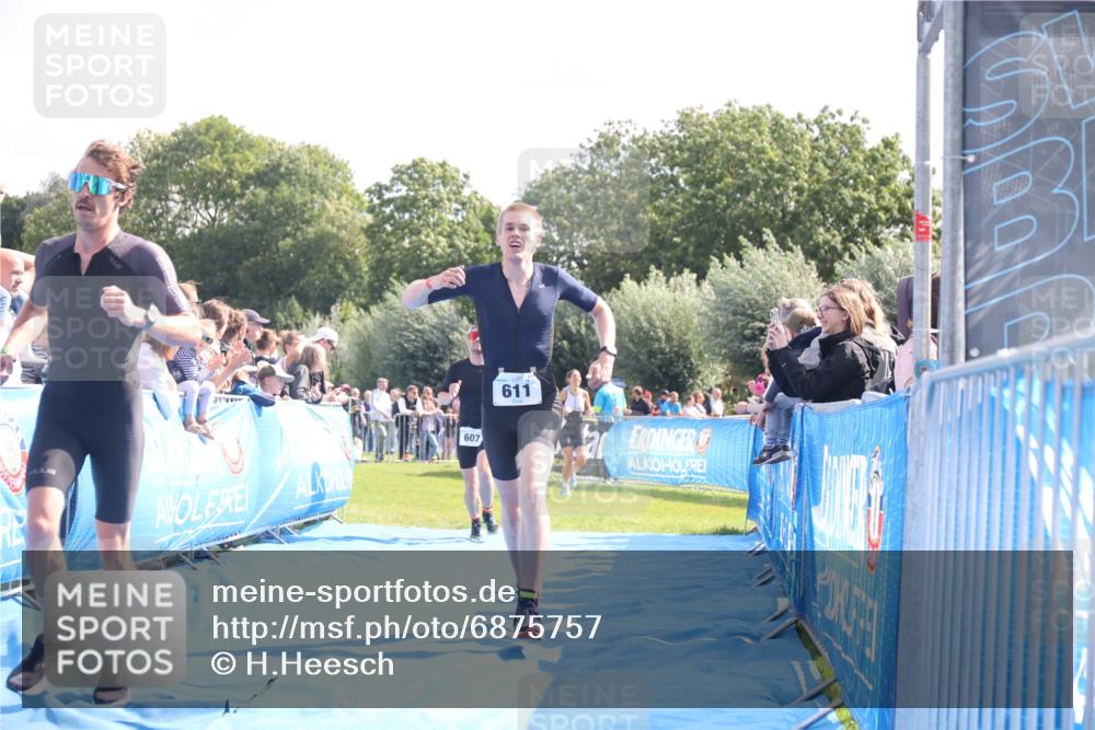 25.08.2024 - Elbe Triathlon Hamburg H.Heesch http://msf.ph/oto/6875757 25.08.2024 11:16:25 Ziel 607, 611, 693 meine-sportfotos.de