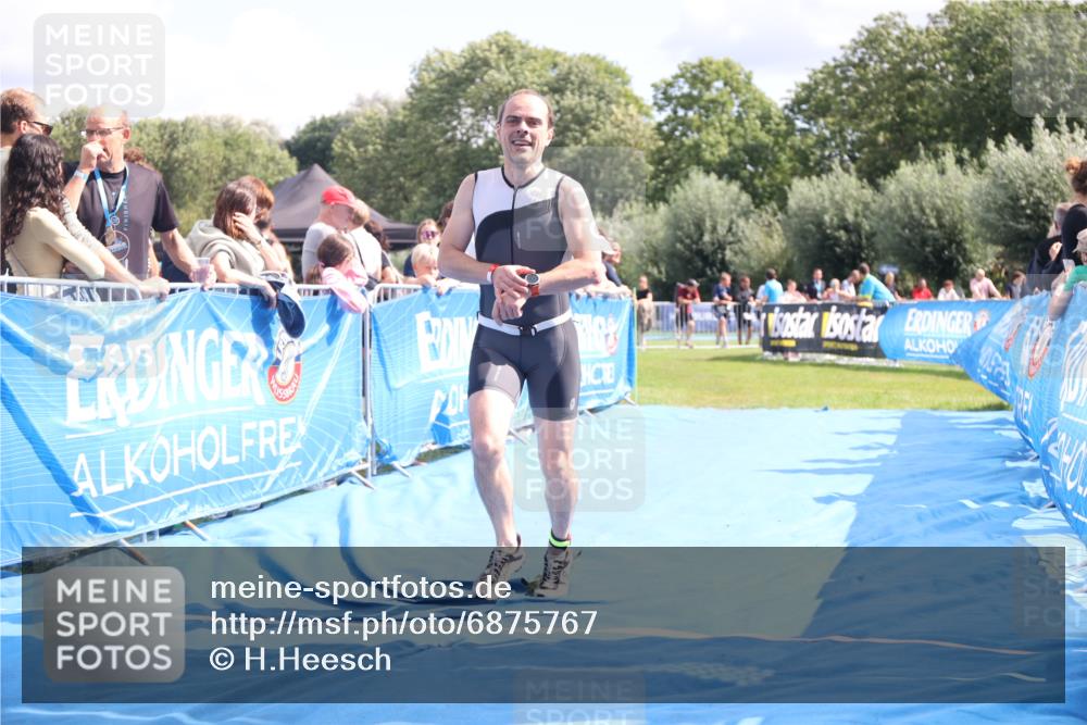 25.08.2024 - Elbe Triathlon Hamburg H.Heesch http://msf.ph/oto/6875767 25.08.2024 12:05:32 Ziel 1603, 1719 meine-sportfotos.de