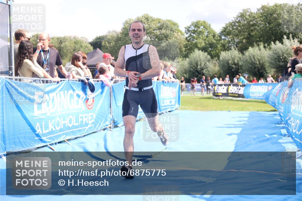 25.08.2024 - Elbe Triathlon Hamburg H.Heesch http://msf.ph/oto/6875775 25.08.2024 12:05:32 Ziel 1603, 1719 meine-sportfotos.de