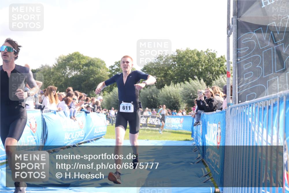 25.08.2024 - Elbe Triathlon Hamburg H.Heesch http://msf.ph/oto/6875777 25.08.2024 11:16:25 Ziel 607, 611, 693 meine-sportfotos.de